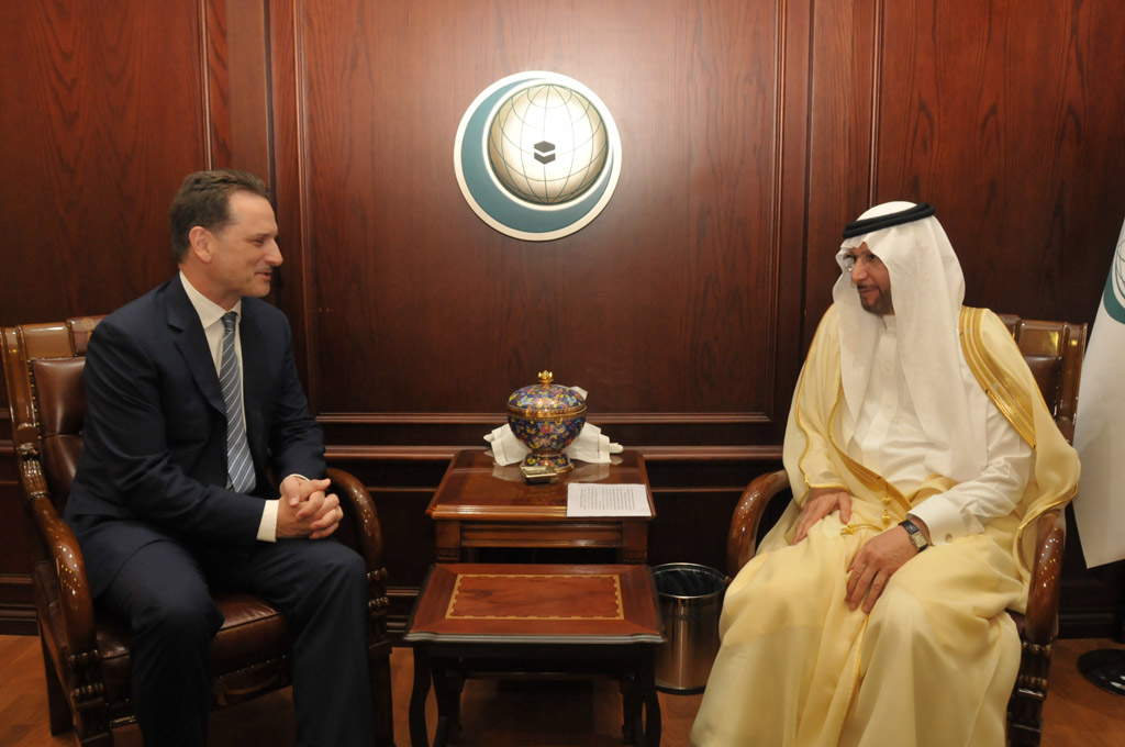 OIC Secretary General discusses with UNRWA