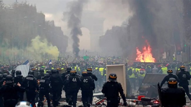 Violent clashes in Paris