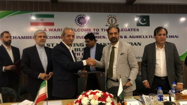 Iran, Pakistan private sectors sign three cooperation documents